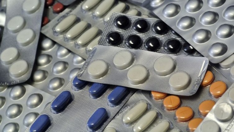 Ученичка в Широка лъка се нагълта с антидепресанти