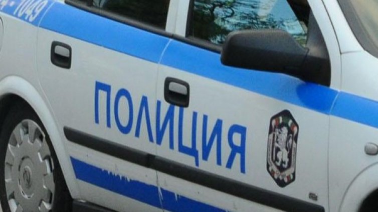 Млад шофьор уби работник на пътя и спря в канавка 