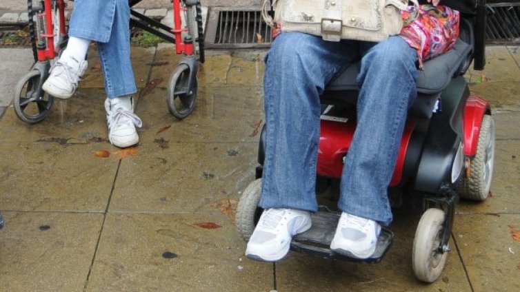 Роми на процент от фирми за инвалидни колички