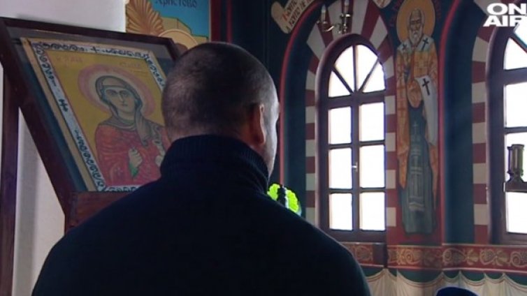Животът на един затворник: Църквата, книгите, спортът...