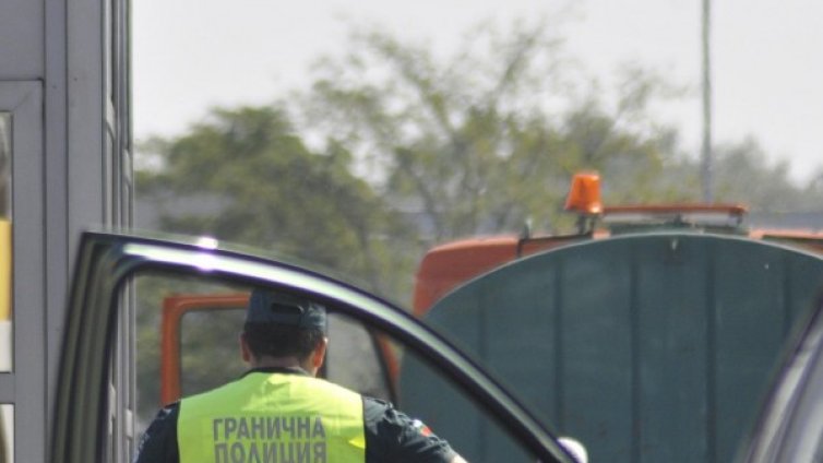 Турчин превозвал петима с менте паспорти през "Капитан Андреево"