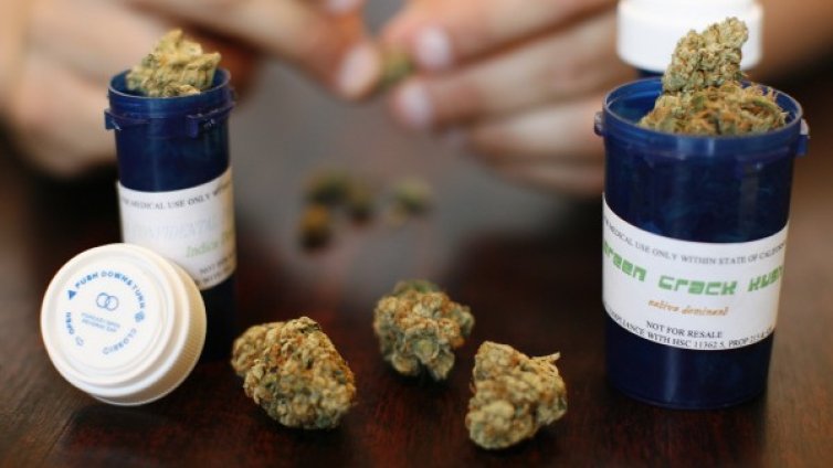 Мъж отиде в полицията за заявление, спипаха го с канабис