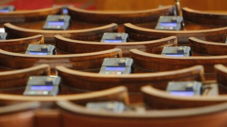 При избори днес: 6 партии в парламента и нито една първа