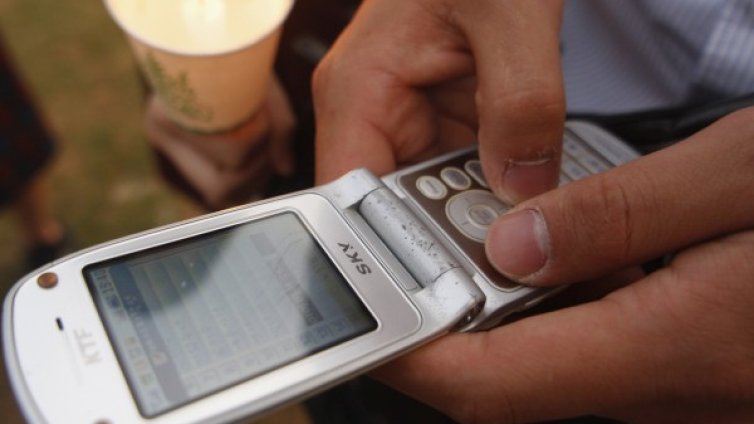SMS-ът на кирилица – тройно по-скъп! Дискриминация ли е?