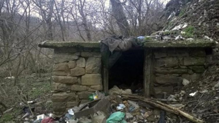 Кварталът на бездомните &ndash; кухня, стая и мъка под земята