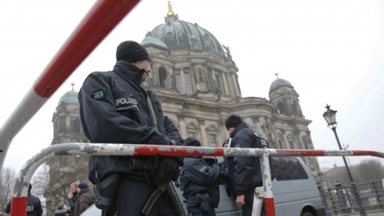 Пореден арест: В Берлин задържаха трима за тероризъм
