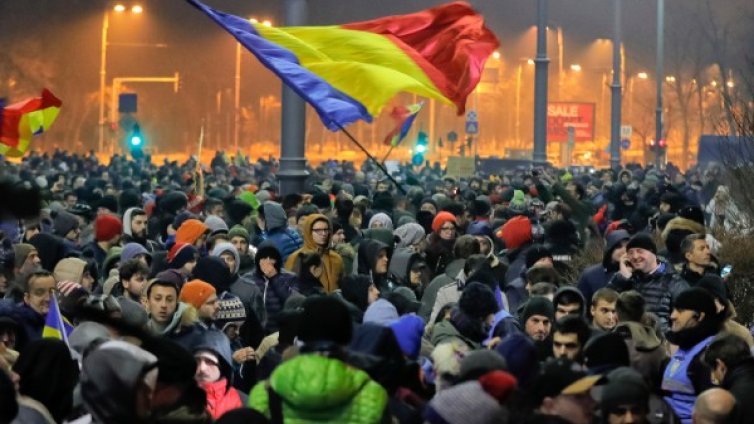 Протести в Румъния заради спешен указ на кабинета