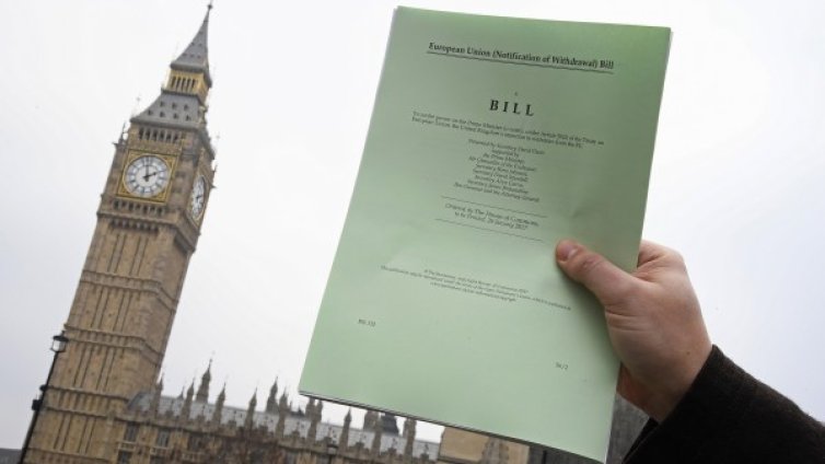 Започна се: Британските депутати гласуваха за начало на Brexit