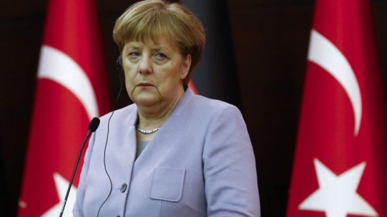 Меркел съгласна: Взимат по 500 бежанци месечно от Турция