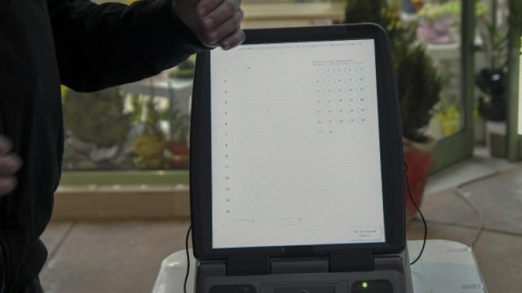 Неосигурените все още машини за вота &ndash; в спецкабини