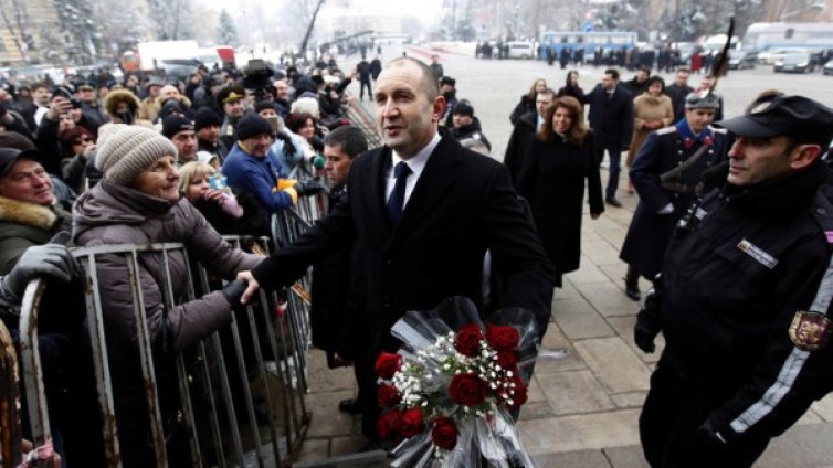 New York Times публикува снимка на колегата ни Олег Попов