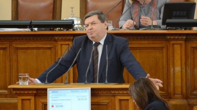 "Пенсиониран" социалист вини в евтин популизъм БСП 