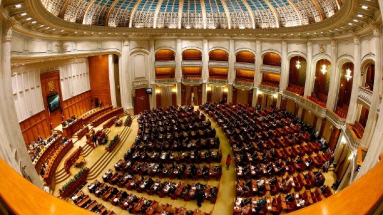 Правителството на Румъния оцеля след вот на недоверие 