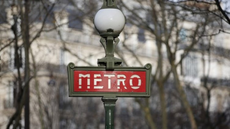 Част от метрото на Париж спря поради авария