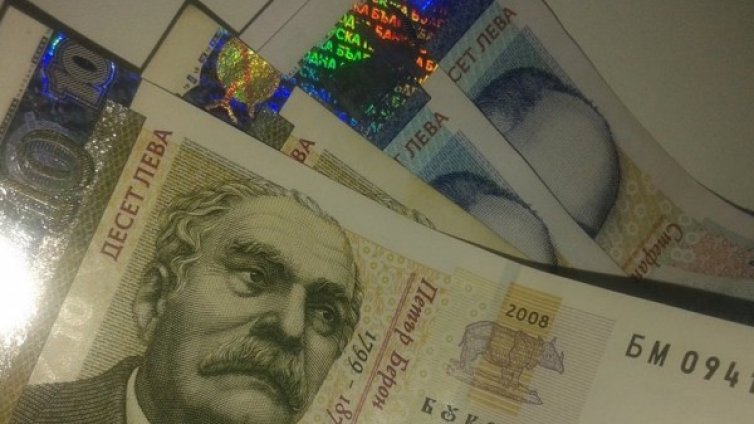 67-годишна от Омуртаг "залови" престъпници с 5 700 лева