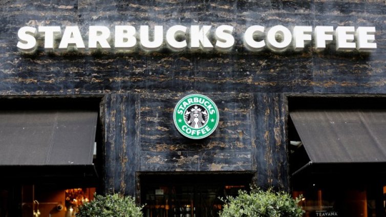 Неонацисти в Испания смениха логото на "Starbucks" &ndash; "Starburka"