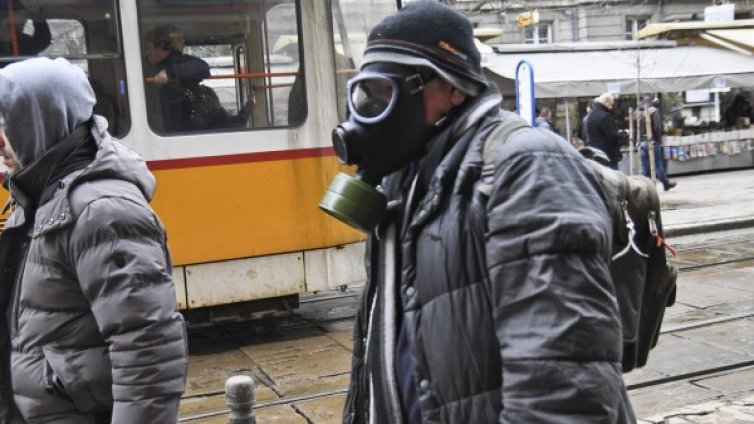 Мръсен въздух в София? Общината хем я сърби, хем я боли