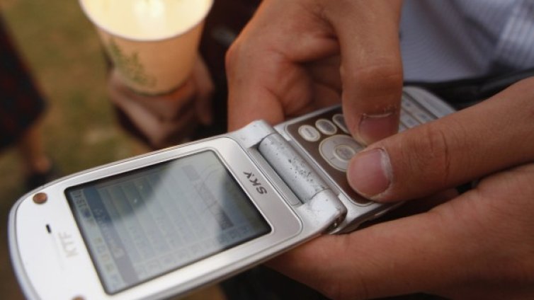 КЗП погва соленото таксуване на SMS-и на кирилица, не било честно