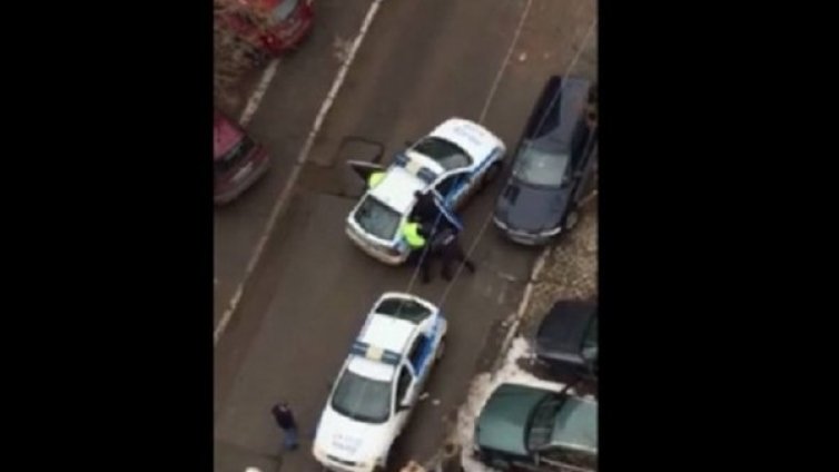 Натъпканият насила в патрулката &ndash; хванат с дрога