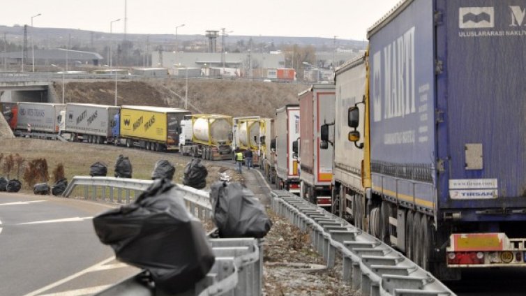 На границата: 10 км колона на ГКПП "Дунав мост"