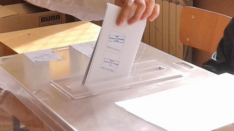 13 партии, 9 коалиции и 21 независими в битка за НС-то