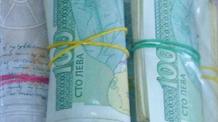 Баба се прости с 24 бона, чака да я снима тв-то