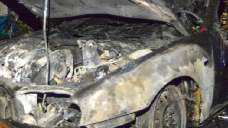 Две коли са изгорели в монтанското село Медковец