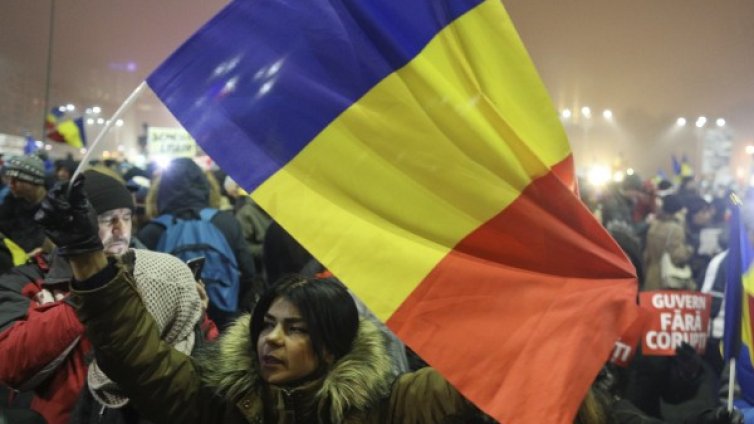 Хиляди румънци пак на протест срещу правителството