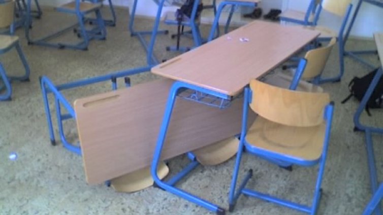 Насилие в училище: Ученичка удари учителка в час