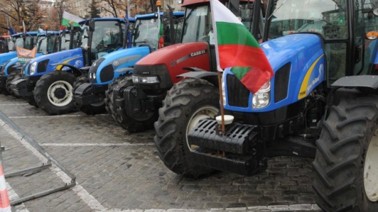 Фермери се стягат за протест, ще блокират пътища