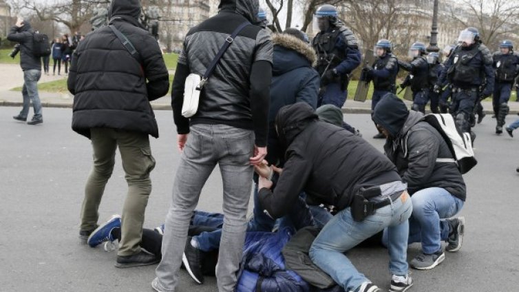 Сблъсъци с полицията при протест в Париж срещу полицейското насилие