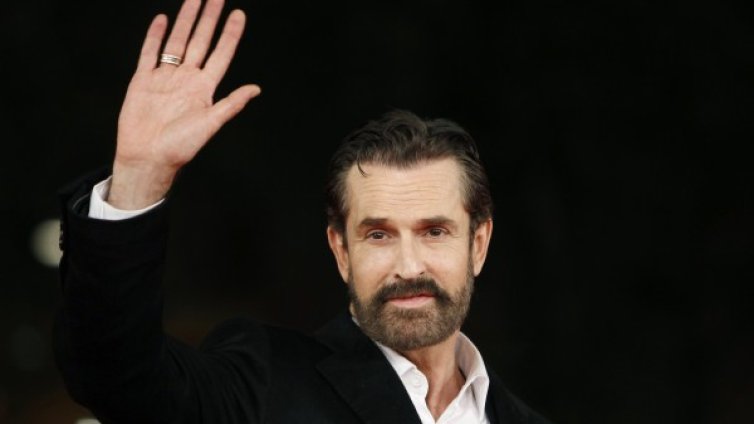 Рупърт Еверет пристига у нас