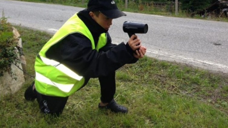 Шофьори намаляват скоростта, видят ли... сешоари