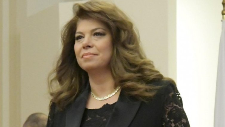 Йотова: Да се върви към отмяна на санкциите срещу Русия