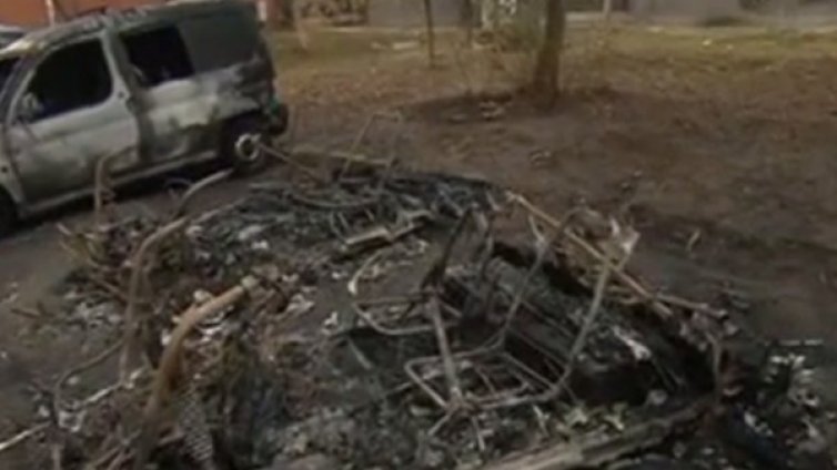 Пет автомобила изгоряха в столичния кв. "Банишора"