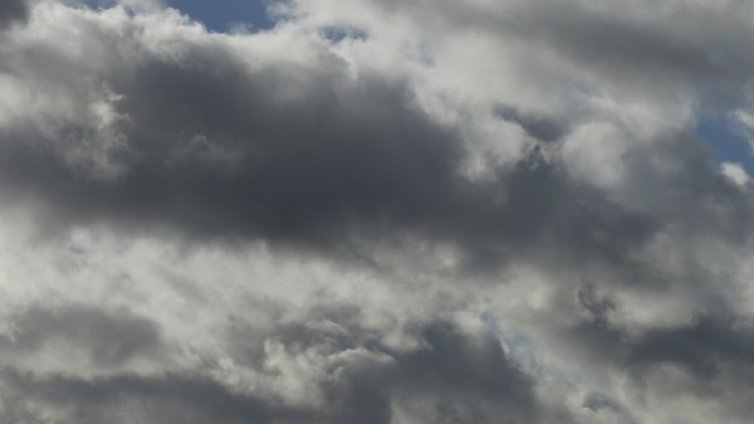 Баба Марта и времето: Първо до 24&deg;, после вятър, дъжд и студ