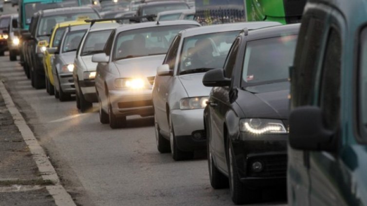 Време е за път: Над 100 000 коли напускат София