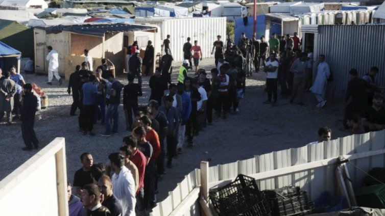 Австрийски министър: Центровете за бежанци да са извън ЕС