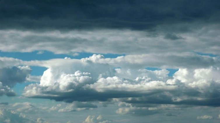 Седмицата започва с облаци, дъжд и вятър