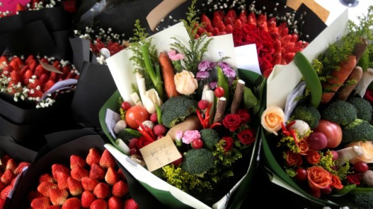 До 100 лв. излиза 8 март за мъжете: Цветя, бижута, шоколади...