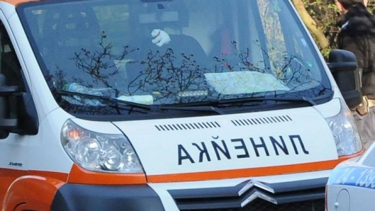 Дете е ранено в катастрофата на линейка и кола в София