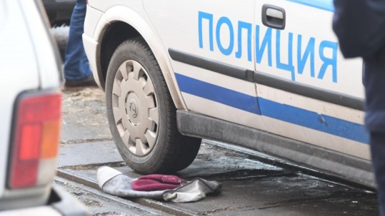 Разследват убийство на млада жена, захвърлена в дере