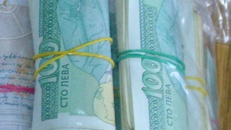 Баба и дядо изгоряха с пари, "ловили" ало измамници 