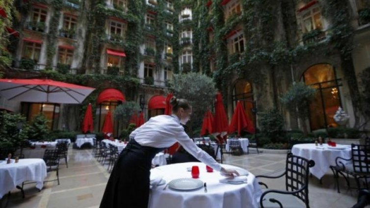 Обучението на служителите в скъпите хотели става все по-важно