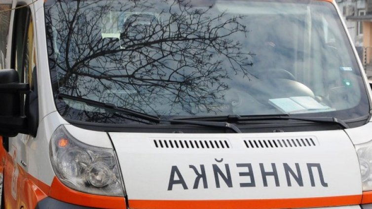 Шофьор загина, колата му се удари в дърво