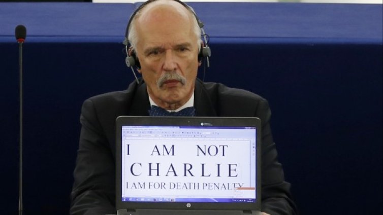 Полски евродепутат обиди жените и отправи нацистки поздрав