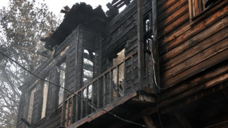 Последно: 12 г. затвор заради пожара с три трупа в Созопол