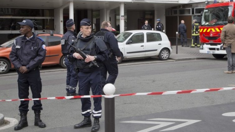 Мъж нападна военен патрул на летище "Орли" в Париж