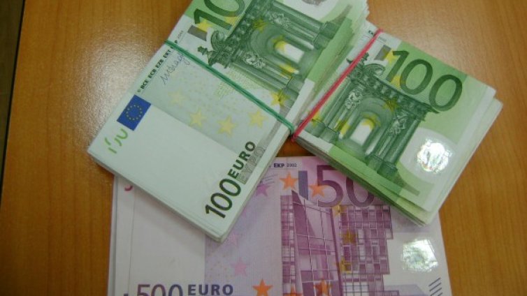 Митничари спипаха нашенец с 40 бона в гащите