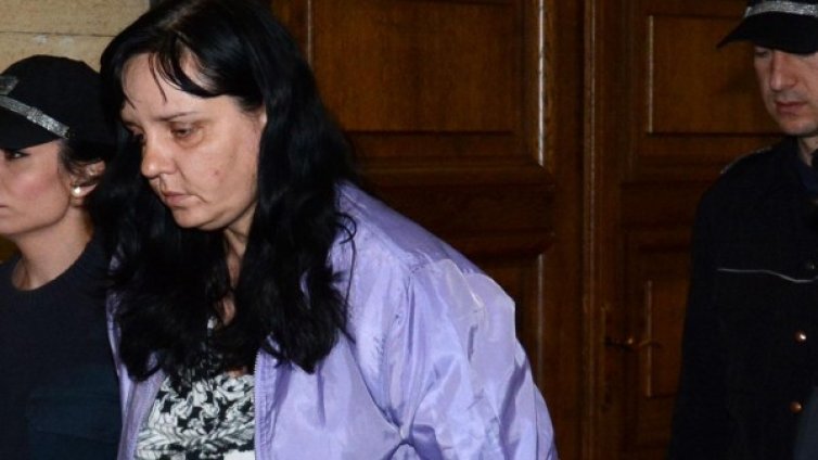 Адвокатът на акушерката изхвърча от залата, глобиха го 5 лв.
